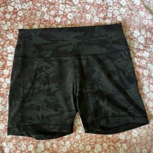 Lululemon Wunder Train Shorts in Camo